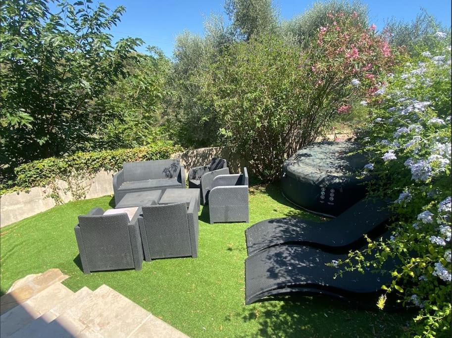 Superbe Appartement Avec Jardin & Jacuzzi - En Face De La Mer La Ciotat Luaran gambar